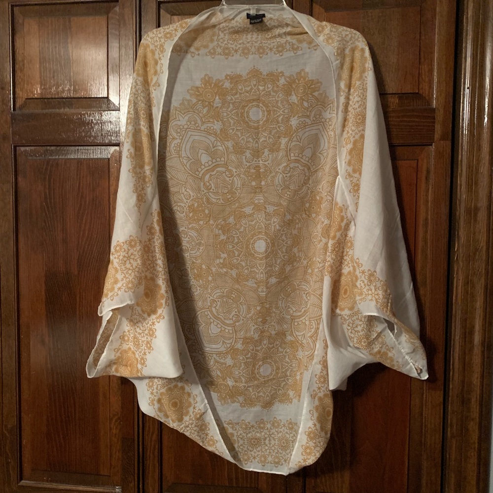 White and Gold Kimono 👘☀️